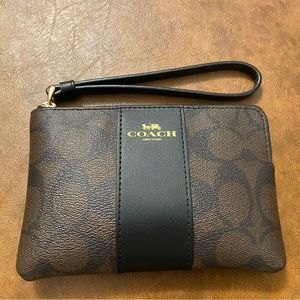 Coach Corner Zip Wristlet In Signature Canvas
